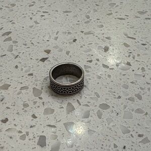 Stylish Silver Patterned Men's Ring